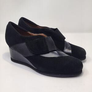 Earthies Women Bondy Black Suede Wedge Ankle Booties Size 6.5 B Comfort Shoe